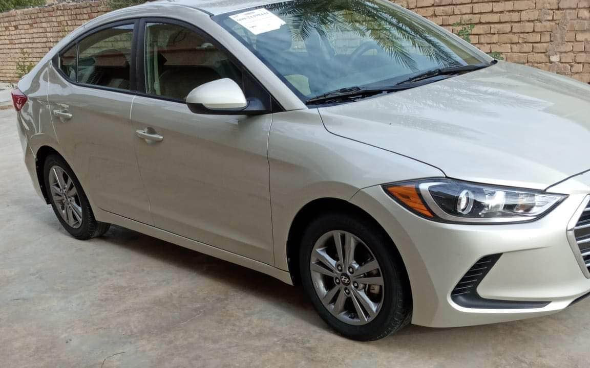 هونداي النترا ٢٠١٧ وارد امريكي 
ليبل واحد
ضررها بنيد موضح بالصور 
وبارد قليل جاملغ خلفي اثر ضربه يد
ماشيه ١١٥ الف ميل
استعمال شخصي
مواصفاتها
 شاشه
تحكم ستيرن
٣ انظمه قيادة
السعر ١٢٧ وبي مجال
*********** النجف, العراق
