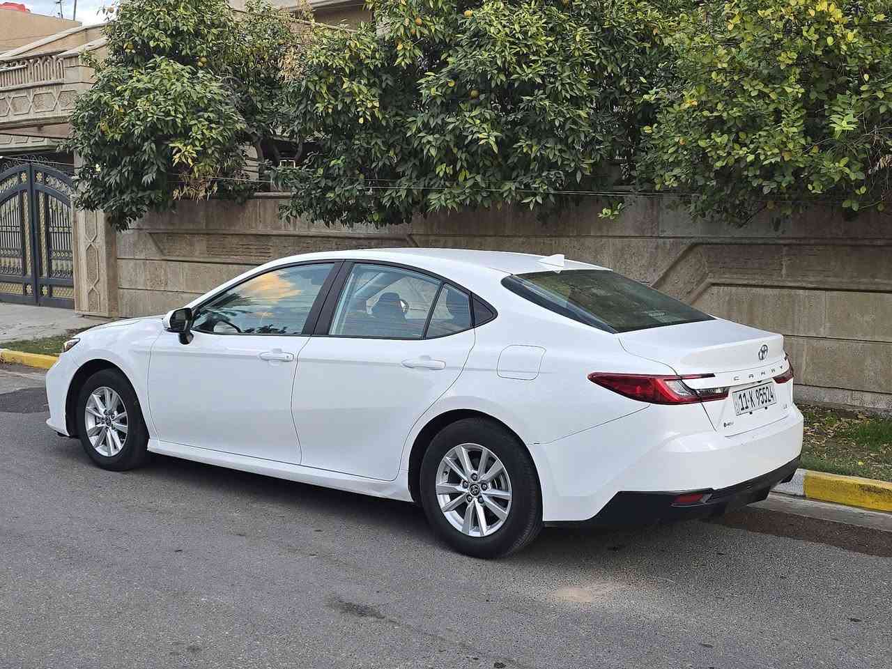 كامري 2025 هايبرد  
ماشيه ٧ الف فقط
 مواصفاتها

شاشه 
بصمه
ويل كب
لايت زنون

 السياره وارد امريكي وصور الحادث واتساب 

السعر 199 قابل للتفاوض 

مكان السياره بغداد حي الاطباء بلجهاد قرب خدمي شارع المطار للتواصل 
***********
