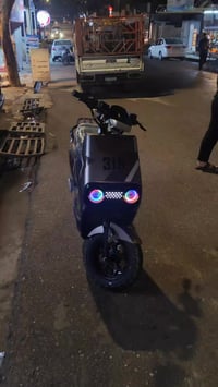 للبيع دراجة 318  6 بطاريات   مواصفاته معروفة    فقط الارضية ماله مكسور...