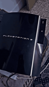 سلام عليكم بلي 3 للبيع مستعمل قليل و متروك نضيف100% وايراته كامله بس جوستكات مابي سعر 60 الف
للتواصل ***********
