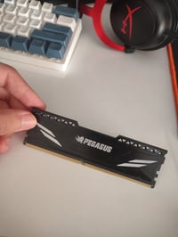 رام ٨جيجا • DDR4 ٣٢٠٠ • CL18