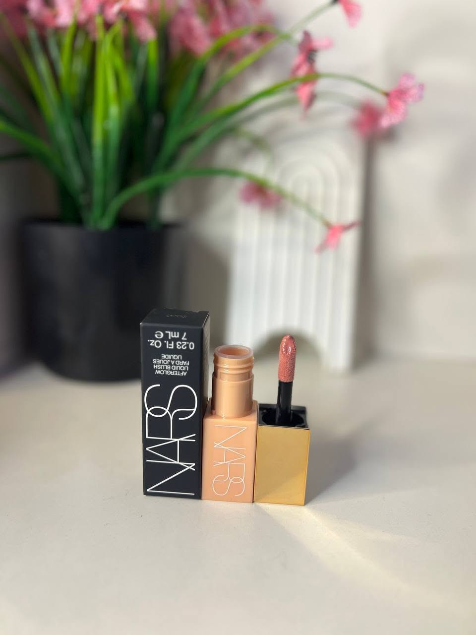 بلشر سائل NARS من شركة نارس الأصلي 
بلشر بتركيبة خفيفة وتغطية عالية بلمسة طبيعية بدون تكتل. يمنحك بشرة ناعمة ومشرقة وثبات يدوم طول اليوم. مثالي للاستخدام اليومي ولمكياج متقن ✨💄
متوفر بثلاث تدرجات أساسية لكل بنت 💚

سعر القطعه 5 الاف فقط🔥❤️
💌 للحجز والاستفسار عبر الدايركت
🚕 يتوفر توصيل لجميع محافظات العراق


**إذا كنت صاحب هذا الإعلان وتريد حذفه لأي سبب، رجاءا أرسل رسالة إلى الدعم الفني**