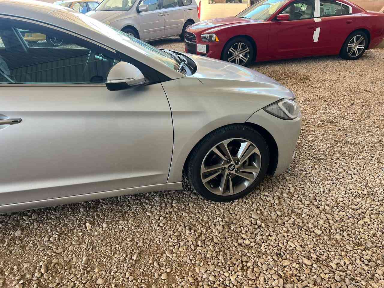 سلام عليكم النتره البيع موديل 17 بيه بربع جاملغ وبربع بنيد نضيفه جدن تبريد وحدديه وتايرات كله جديد محرك ما مفتوح موصفات كشن كهربائي وجلد سياره موضحه بل صور ايستفسار علئ الارقام سعر 117 وبيه مجال حله ورديه خارج 

***********
***********
