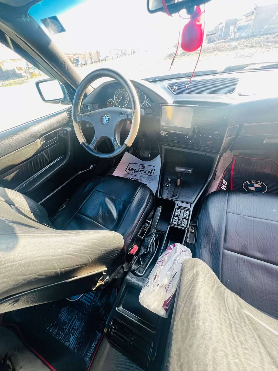 السلام عليكم بي ام دبليو 525 مواصفات فول شرطه تحويل محرك كبس 525 جامعات كهربائيه تدفئه تبريد  كشنات كهربائيه طخم تواير جديد سنويه ال 29 بجم عريض المرغوب لايت زينون      كير ومحرك بشرط سياره دبل اوفر ما ناقصها اي شيء  ما تصرف عليها ربع  السعر 60  مو شراي لا خابرني ولا تعبني مكاني جنوب الموصل ***********
