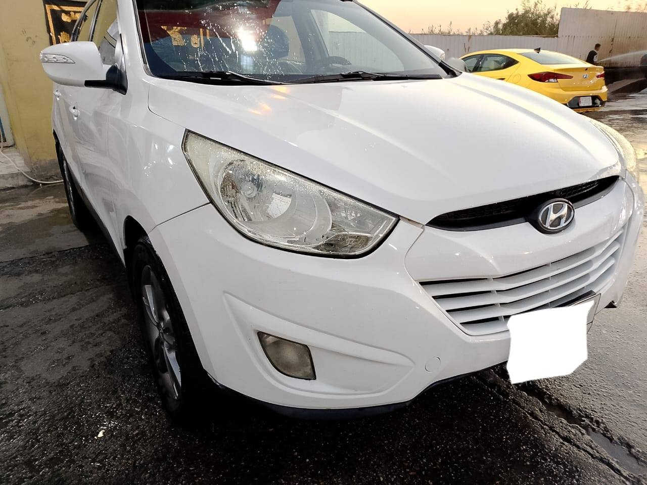 توسان 2014 خليجي نص فول رقم اربيل دولي جديد قبل 3 اشهر تم تثبيته ..تريد وكاله تريد مداور 

بيها جاملغ امامي جهة السايق صبغ وباب السكن مبدل نفس اللون وبارد قليل بالجنطه والباقي مكفول سونارها موجود بالصور
محرك 2000 دوش بحاله ممتازه تخم تاير جديد حداديه جديده .تبريد شغال بحاله جيده جدا ..السياره جاهزه مابيها اي نقص .
مكان السياره الحله / المركز 
للاتصال بالرقم مع واتساب
*********** حلة, بابل
