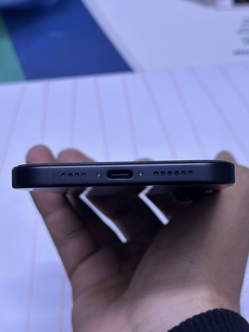 السلام عليكم ايفون 16 ( بلس ) مو العادي هذا البلس 128 كيكا بطارية ١٠٠ كامل الملحقات موجودة كارتونة وشاحنة وكفراتة وياه ومثل ما موجود بالصوره بي ضمان يخلص بشهر التاسع يعني باقي ٨ اشهر عالضمان الجهاز نظافتة مال جديد محافظ عليه كلش وهاي الصور كدامك وتجي تفحص وين متريد واخليك على راسي السعر ٩٧٥ بي مجال بسيط حك جيتك مكاني بغداد صليخ متواجد خاص + واتساب رقمي ***********
