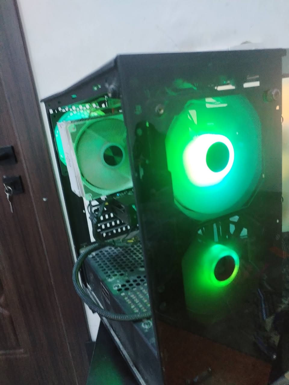 الكيس البيع السعر 250 الف
وياه مواس هديه 
Intal xeeon 2680v4 
x99 Motherboard 
ssd 128
ram 16gb ddr4 
Power supply 550 
rx RX 580 
وشرط الفحص
موجوده بيه العاب جتي اي 5 
وفورت ناية
شراي يراسلني واساب
مزنجر مزدود
***********
