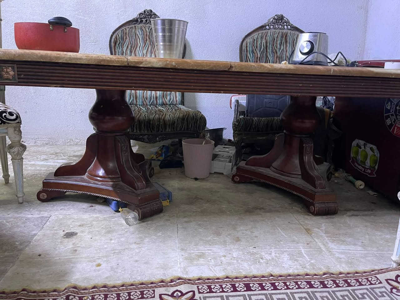 ميز طعام ضخم مرمر باله مال كويت بي 3 كراسي  طوله مترتين عنوان بصره لتصال ع واتساب ***********
