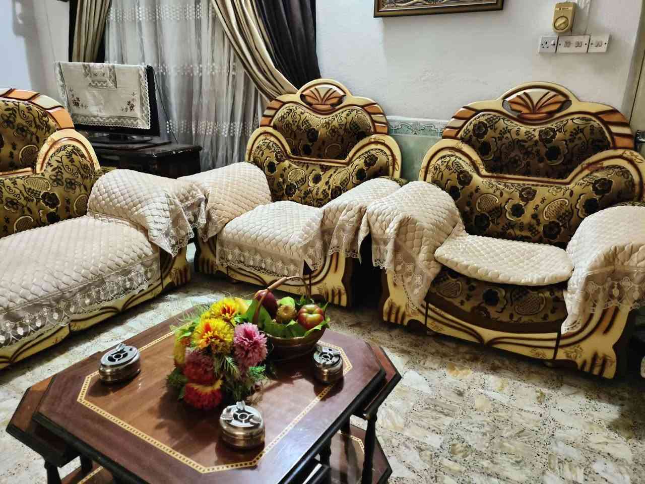 سلام عليكم تخم للبيع مكاني الحي ***********
