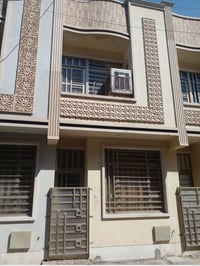 مشتمل للبيع المساحه 42 ونص العنوان شارع المسبح قرب مدرسه الباديه مجاور...