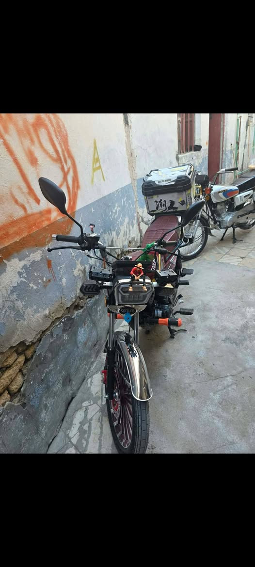 سلام عليكم ورحمة الله وبركاته دراجه سيفان سونيك الأصلي ٢٠٢٥ صارله شهرين طالعه من الوكيل بصمات تشغيل عن بعد دراجه بعده جديده حيل السعر ٩٢٥ قفل قفل بدون الصندوق


**إذا كنت صاحب هذا الإعلان وتريد حذفه لأي سبب، رجاءا أرسل رسالة إلى الدعم الفني**