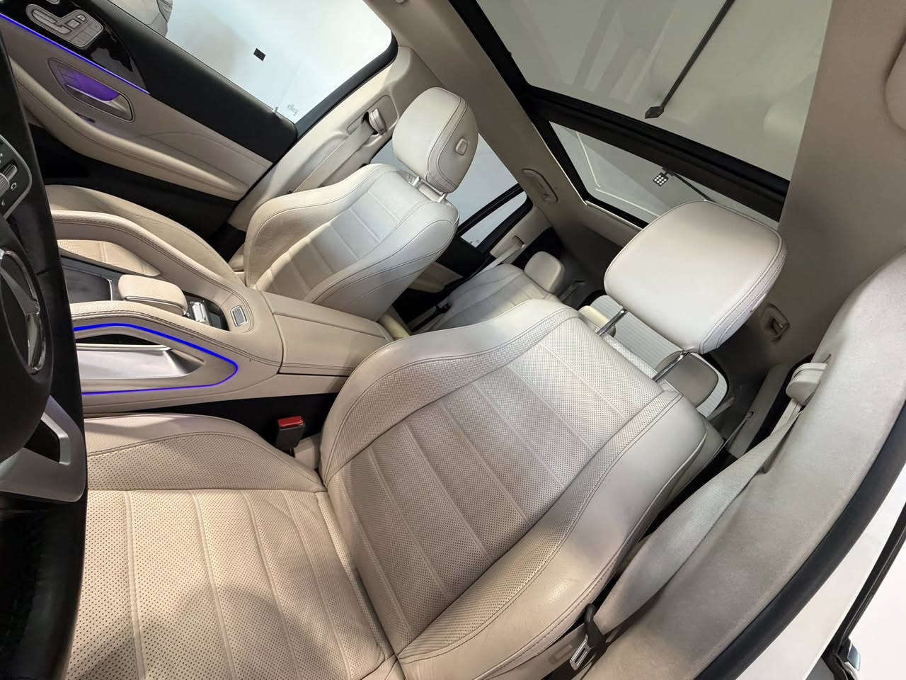 سعر مغرى
‏                 Mercedes Benz _ GLS 450 
_____________
‏‎‏‎النووع : GLS
سنة الصنع : 2022
‏‎‏‎المسافة المقطوعة: 40 Mile
‏‎‏‎سلندر :  V6
السعر : علق برقم ٣ ياتك مباشر
*********
السياره وارد امريكي بدون صبغ فقط  تعديل بارد بالقبغ صندوق السياره جديده جدا 
فول الفول بانوراما جكات وكشنات تدفئة وتبريد وكهرباء سستم صوت ومواصفات هواية متنذكر 

____________
العنوان : دهوك 
‏‎‏‎‏‎للاستفسار 
***********
***********
