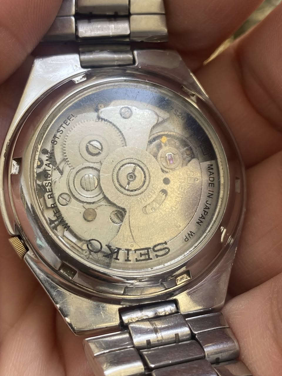 السلام عليكم 
سيكو 5
ياباني اصلي 
مينة مميزة
ماكنة كشف ٢٣ حجر 
زجاج مقاوم للخدوش 
ستانلس ستيل بالكامل 
بلادية بالكامل 
سير واسع 
القطر ٣٧
السعر ١٠٠ الف 
يوجد توصيل لجميع المحافظات 
***********
