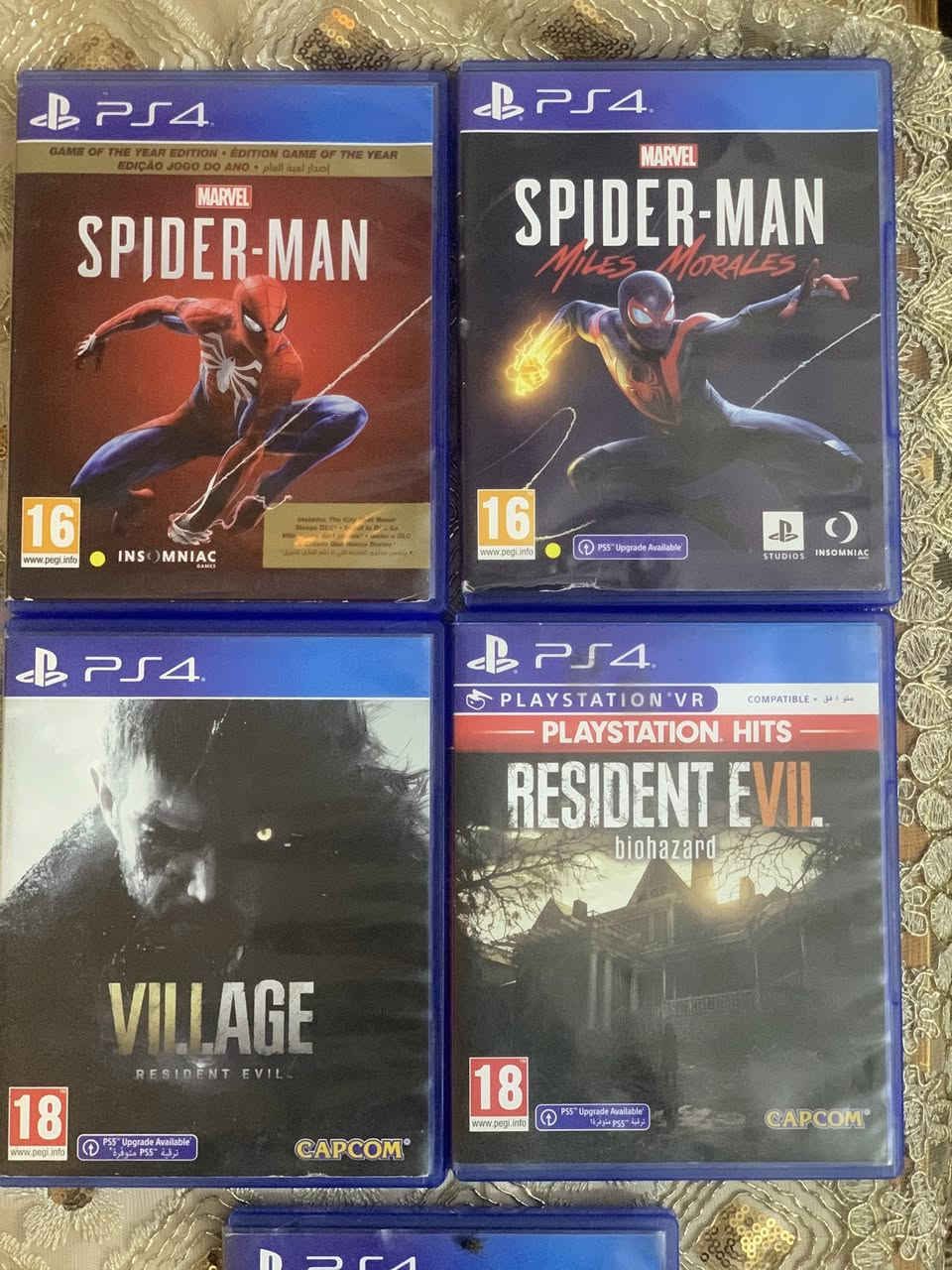 بلي فور اخو الجديد ما مفتوح ملحقاته كلها كامله +كارتونه مالته موجوده ويا 5 اقراص + يده الاصليه مال جهاز + يوبي اس جهاز مثل ما موضح بل صوره جهاز نضيف يشهد عليه الله جهاز لا مفتوح ولا بي نقص رقم *********** السعر قفل 300
