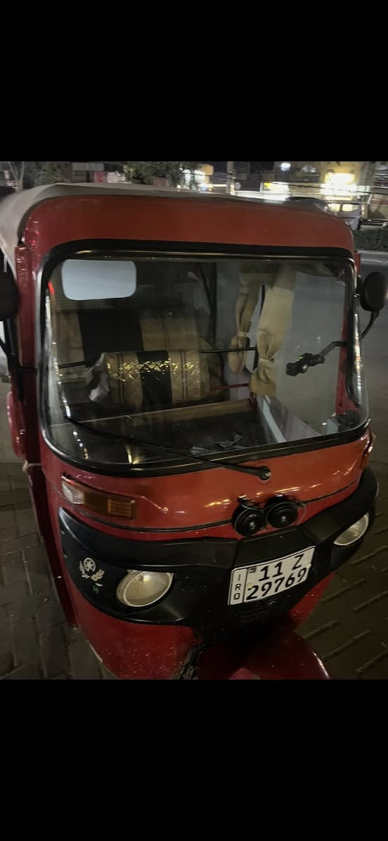 السلام عليكم تكتك للبيع مكاني بغداد حي الجهاد موديل ٢٠١٧ بنهايته محسوبه ٢٠١٨ تكتك نضيفه معمره صفاح مال خياس ودوس الي جوه البريك التكتك تخم تاير جديد باتري جديد منضومه جديده دواشمه جديده والجدار جديد بس اليوم صار بيه شك صغير تخم وايرات كلج كلجات جدد تحفين مال شركه ليبل وردي السعر  ٤ مليون وميه خمسين وبيه مجال بيسط للشراي ولحد يكسر بحلال العالم سوك كلشي بيه ثاني يوم تحويل اكاتب مروري سنويه بسمي وطابق السنويه والموحده عله الرقم وبيه مسجل وبيه لزامه مال تليفون اصليه ومرزوقه وكرفته حلوه ومال جناي مو مال بياع شره الله شاهد ورقيبه تكتك بيه خبزه مال عيشه تاخذه اعله فحص 
رقم الهاتف: ***********
