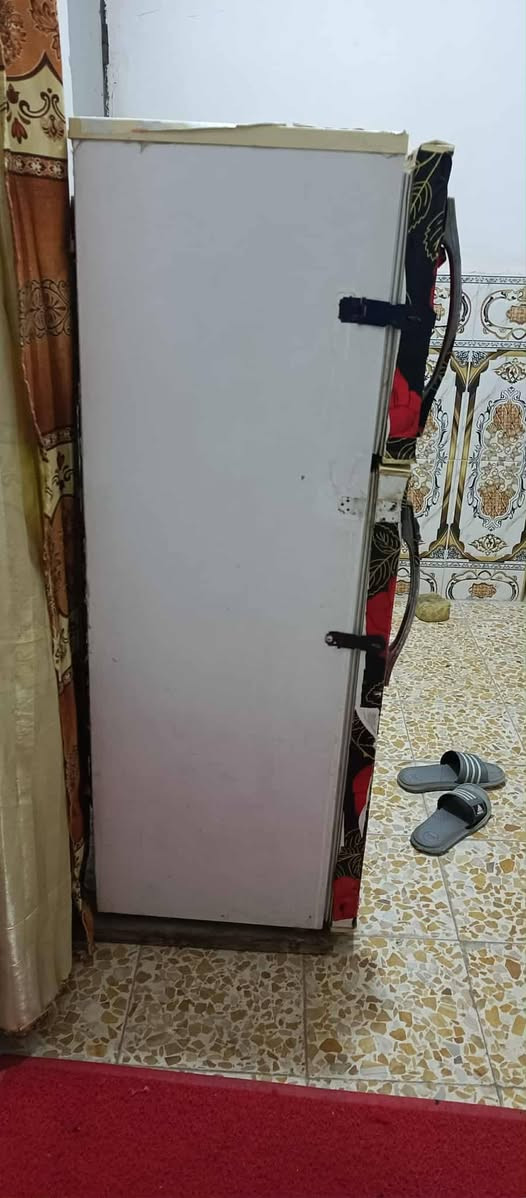 ثلاجه البيع شرد التجميد  رتفاع 120 السعر70وبيه مجال مكلف بل نشر رقم راعيه*********** مكان حي الحسين حي المربع
