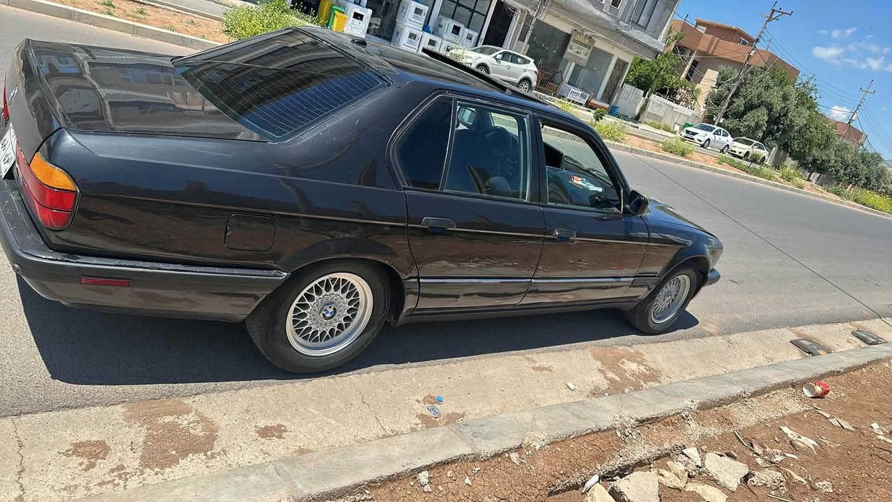 Bmw 1992 730 بلاد
كير مكينه تبريد شرط طخم تايرات. داخل جديد  تراي وين ماتريد بدون دعم عام جماليه اثر جراد مكان سيارة دهوك عليها غرامات 10ورقات ينزل من السعر  وكاله وتحويل شرط السعر 53$ ومجال 
للاستفسار *********** سميل, دهوك
