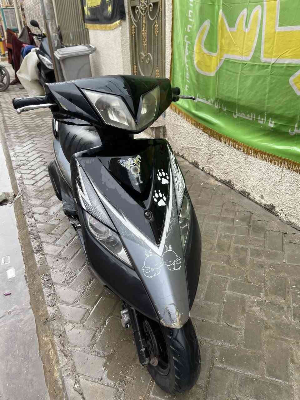 إسلام عليكم 
للبيع ماكس ثعلب مال رمبه 
دراجه نضيفه كلش 
أكفلك مكينه كفرات سرقه 
اوراقه موجوده كامله 
السعر ٨٠٠ بيه مجال حك الجيه 
عنوان بغداد مدينه الصدر 
رقم الهاتف ***********
