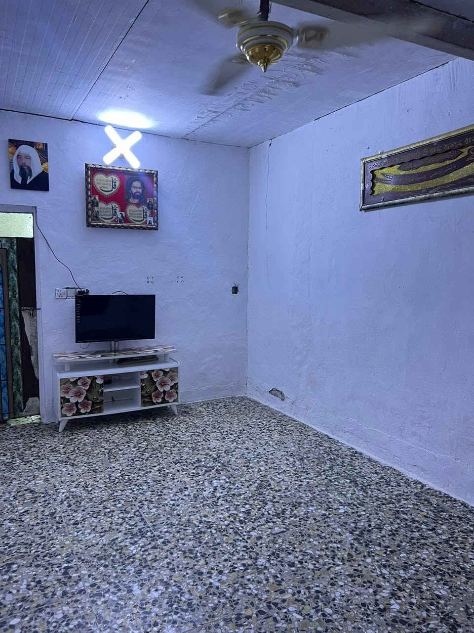 بيت للبيع بالكمالية حواسم البدالة قريب ع خالد ابو الجملة مع كامل ملحقاته سعر 20 مليون وبي مجال الاتصال والتواصل ***********
