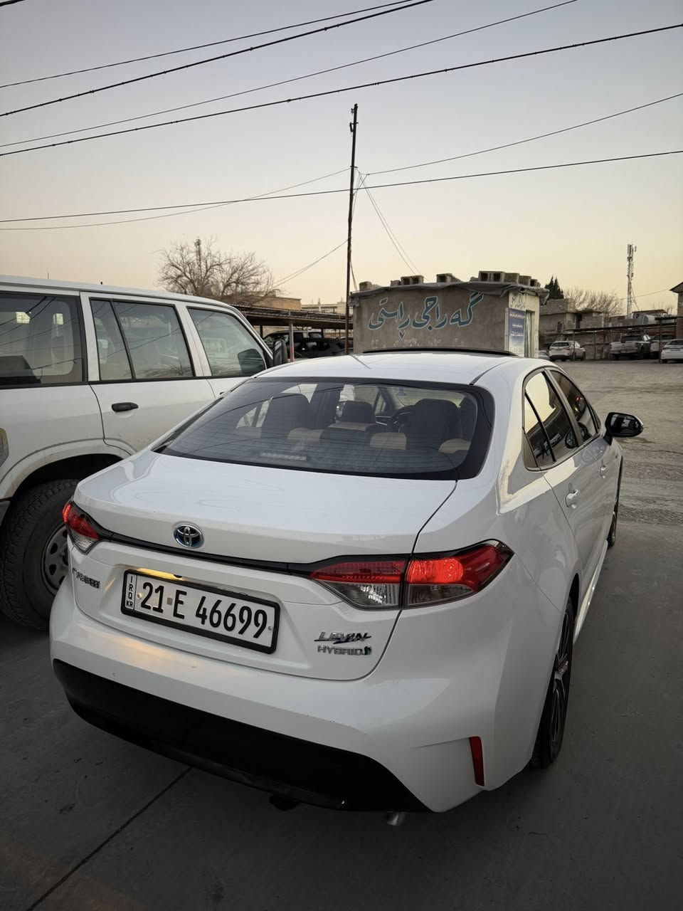 کرۆلا ٢٠٢٤ 
٣١ هەزار ڕۆشتتوە
سڵاید 
خەتی جادە 
ڕادار 
دیجیتاڵ 
فول مواسەفاتی خۆیەتی سەیارەکە 
هەموو شتێکی تازەیە و ماشەڵا وەکو سفر ماوەتەوە 
***********. 

١ قوپاوی بچوکی تیایە. ١ پەنجەش نابێ بەس با هەر بزانن. 😁
