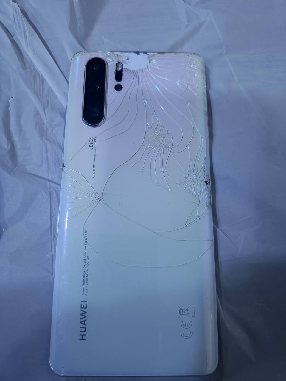 هواوي بي 30برو
ذاكرة 128 رام 8  
سماعة خارجية تعبانه سعر 130 يرهم مراوس 
‏‪***********‬‏

