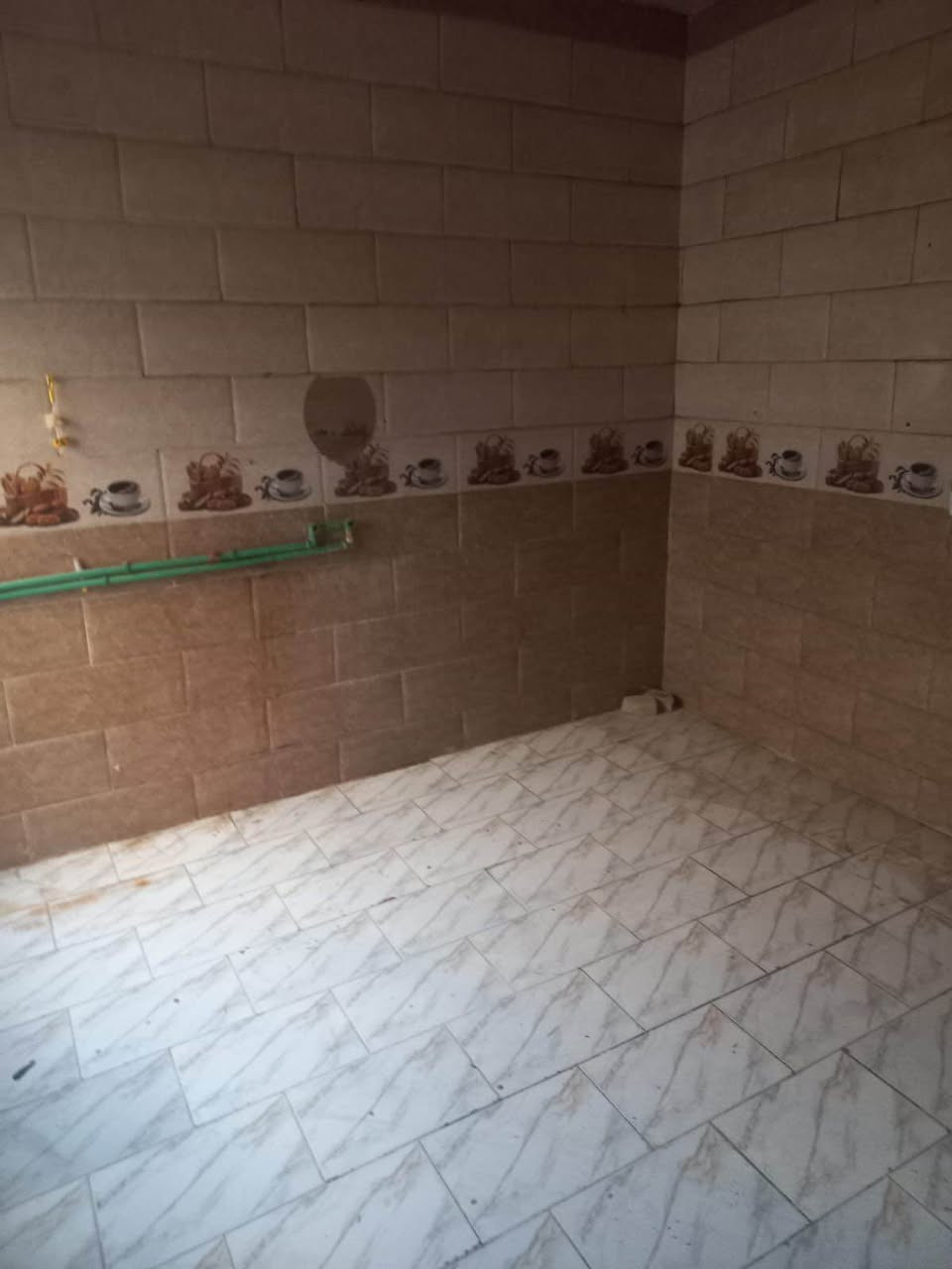 قطعه مع بيت للبيع تنومه قرب جسر الحوامد المساحه الكلي 315 بناء البيت 150 وفضله ١٦٥ متر طابو زراعي  غرفتين وهولين وديوانيه السعر٦٥وبي مجال
تواصل واتساب *********** البصرة, العراق
