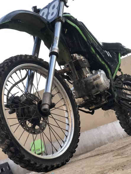 سلام عليكم 🙋‍♂️اخوان دراجه 🏍️قفاز ياباني 🇱🇷حجم كبير☝️
مكينه موديل٢٠٢٣ ) 🫡لا تبخير ولا تنقيص 👍🏼
شاصي تانكي كشن اتيرات وياله نضاف بريك امامي شغال🤝 
بسً ☝️نقص دشلي مال زنجيل 🫰🏽مكان بغداد الراشديه 
وره البوابه رقم ***********بي واتساب اخوان ومراوس🫢 عادي وسعر خاص جدن مناسب 
تحياتي لكم جميعا 🫡🫢
