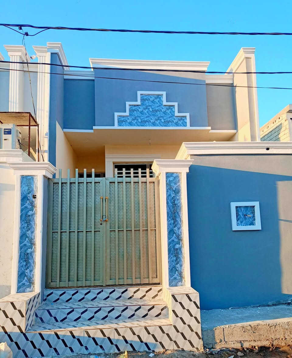 دار للبيع للبيع المساحة 100م طابق واحد بناء حديث وكامل بدون نقص نوع العقار طابو زراعي سند ٢٥ العنوان زراعي التحرير بداية الجزء الثاني قرب اسواق سنتر الحولي منطقة كامل خدمات تبليط بالباب  للأستفسار ***********
