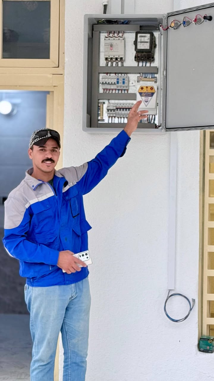 الحمد لله تم إكمال تشطيب بيت الأخ الطيب  
علي حامد 
مثل ما موضح نظافه وترتيب العمل مع العلم البيت ترميم لذلك 

العمل  صار أكثر من نوع  دك كلبس،  وترانج مسطره  وسمنز

  +السيركت والبورد مشترك 

الحمد لله كمل  مثل ما مطلوب  ومن الله التوفيق 

أخو كم مصطفى الكهربائي 
لتواصل وتساب اتصال  ‏‪***********‬‏
