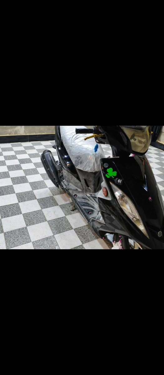 سلام عليكم دراجه جي تي ار كفاله مكينه ما مفتوحه دراجه كله شغاله كهرباياته كله شغاله دراجه حلوه مكاني رفاعي سعر 900بيه مجال ***********
