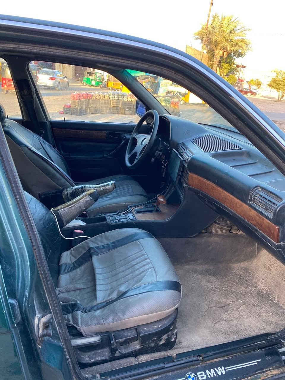 735i 
للبيع رقم بغداد مكينه وكير مكفولات تحويل. شرط  
سياره مال جناي جاهزه. حداديه زينه السعر ٤٠ الشراي يتصل وبخدمته ‭٠٧٧٣ ٤٢٧ ٧٩٨٠‬ 
مكاني بغداد المحموديه
