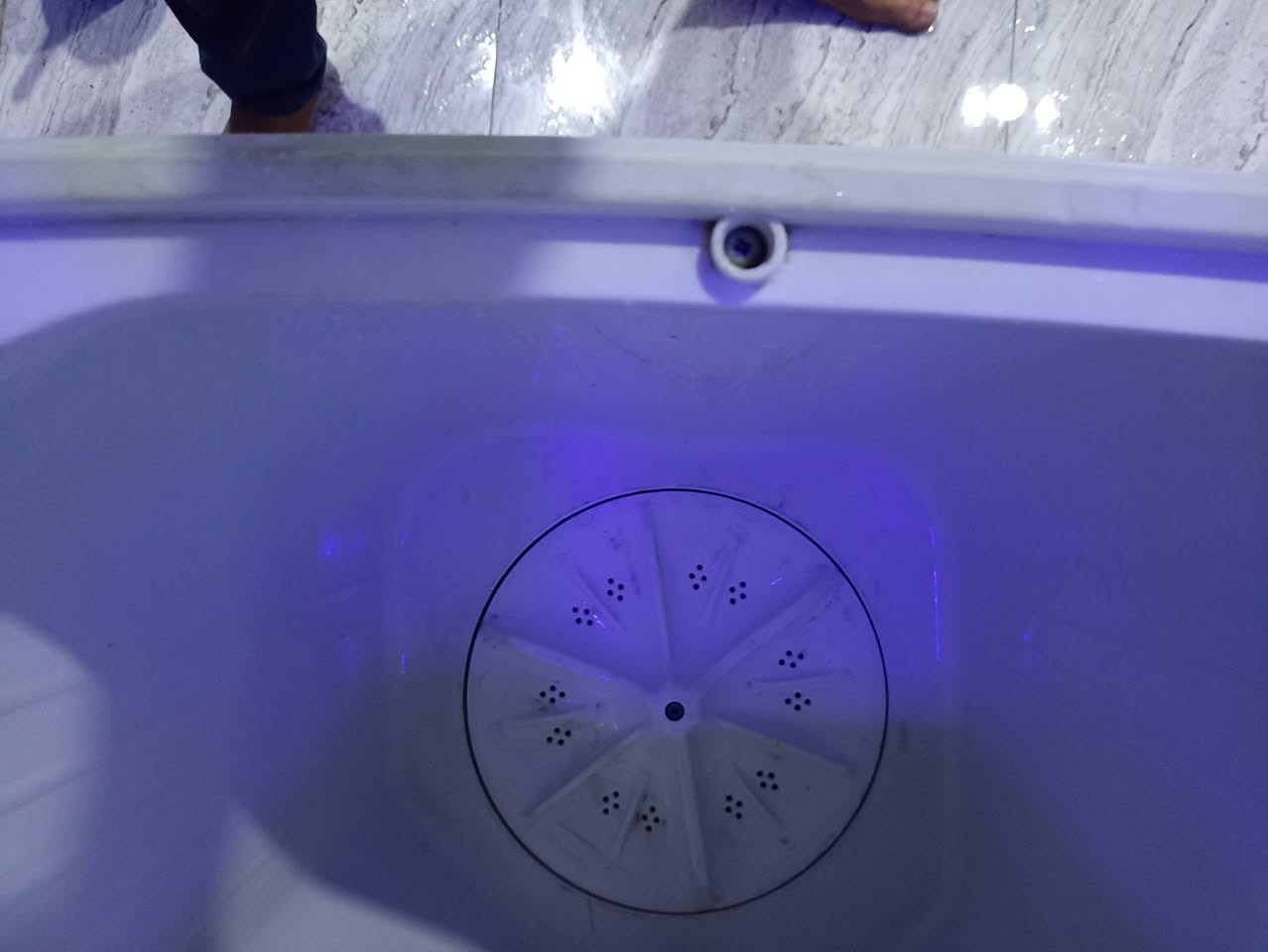 سلام عليكم غساله البيع جديده كلشي ما عايزه مواطير 2 جديدات  دكمه كله شغاله قايش جديد السعر 75 التصال ***********
