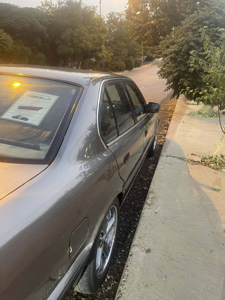 بیئێم مۆدێل 1990 مەکینە 520 فەل گێڕ عادی سڵاید کامل بۆیاخە بۆ جوانی بێ دەعم ئاڕم و سەنەویە گێڕ و مەکینەی مەزبوت سەیارەی مەعرەز نیە هی خۆمە بێ مەسرەفە 
.
لە سلێمانیم 
*********** السليمانية, العراق
