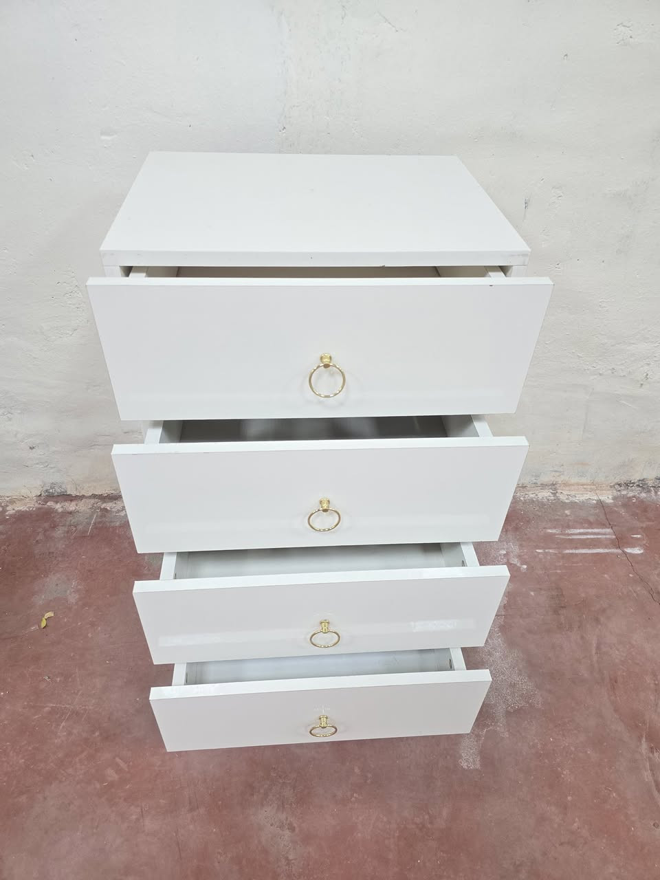 سلام عليكم غرفه نوم تركيه عنوان تقاطع نهروان قريه نفطيه سعره 600وبيه مجال رقم *********** غير مدواجد عل فيس
