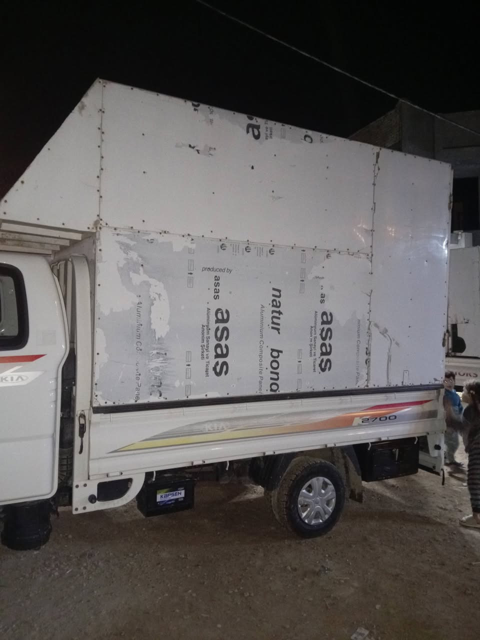 حافظه أجباس و مواد غذائية للبيع السعر 400 الف وبيه مجال ***********   َمكاني واسط العزيزية
