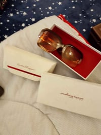 نظارات شمسية • ماركات عالمية • شبه جديدة