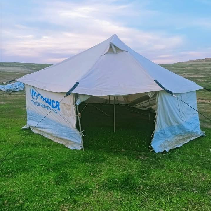 بقت اخر قطعة جديده ما مستعملة الطول ستة والعرض اربعة والارتفاع تقريباً مترين وعشرين العنوان موصل جانب الايسر السعر 250الف رقم الهاتف ***********
