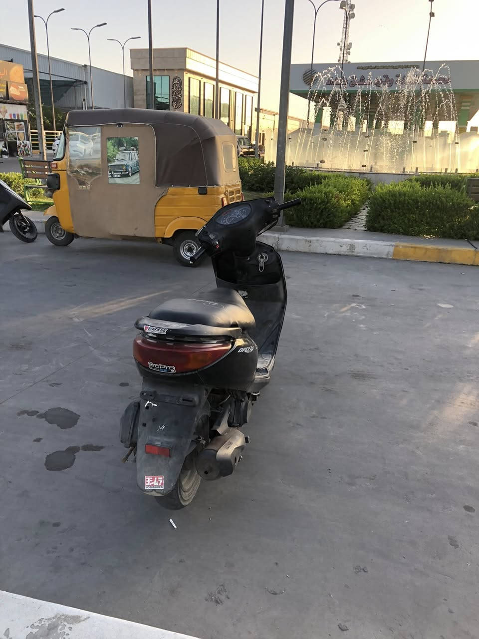سلام عليكم عندي دراجه كزز نضيفه مكينه مامفتوحه نكر كله شغال دراجه نضيفه كلش السعر 750 مجال مكاني بغداد الشعب بل التجار *********** مراوس بسكنس هم
