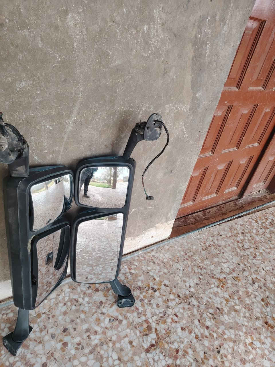 سلام عليكم مريات مال اكتروس  حواجب الرقم: ***********
