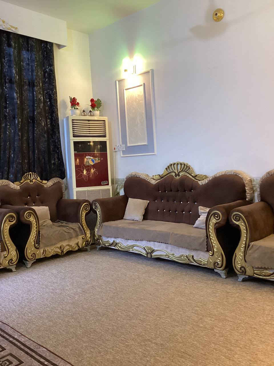 🏡 بيت للبيع – فرصة مميزة
📍 الموقع: الإسكان قرب سيد جعفر
📐 المساحة: 100 متر
🏗 البناء: طابقين كونكريت مسلح
✨ بيت نظيف ومرتب وجاهز للسكن

🔹 تفاصيل الدار:
▪️ الطابق الأرضي: غرفة نوم + صالة + مطبخ + استقبال + صحيات داخلية وخارجية + طارمة خارجية
▪️ الطابق الثاني: غرفتين 
📞 للاستفسار ***********
أ
