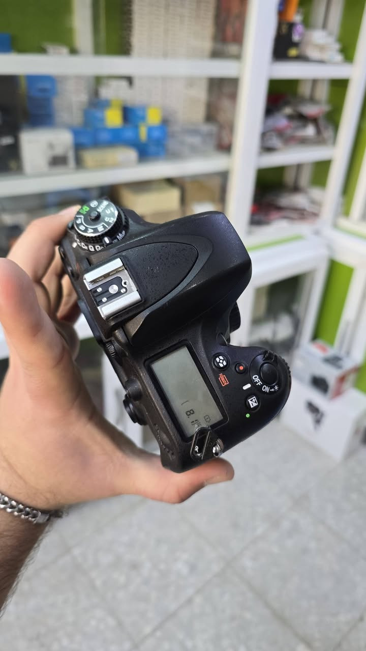 نيكون نضافه 100% كامل ملحقات 
D610 +50m F1.8G
سعره كامل800الف 
كامره وعدسه بيع كامل شتره 6k ✅️
مكاني بابل 
***********
***********
