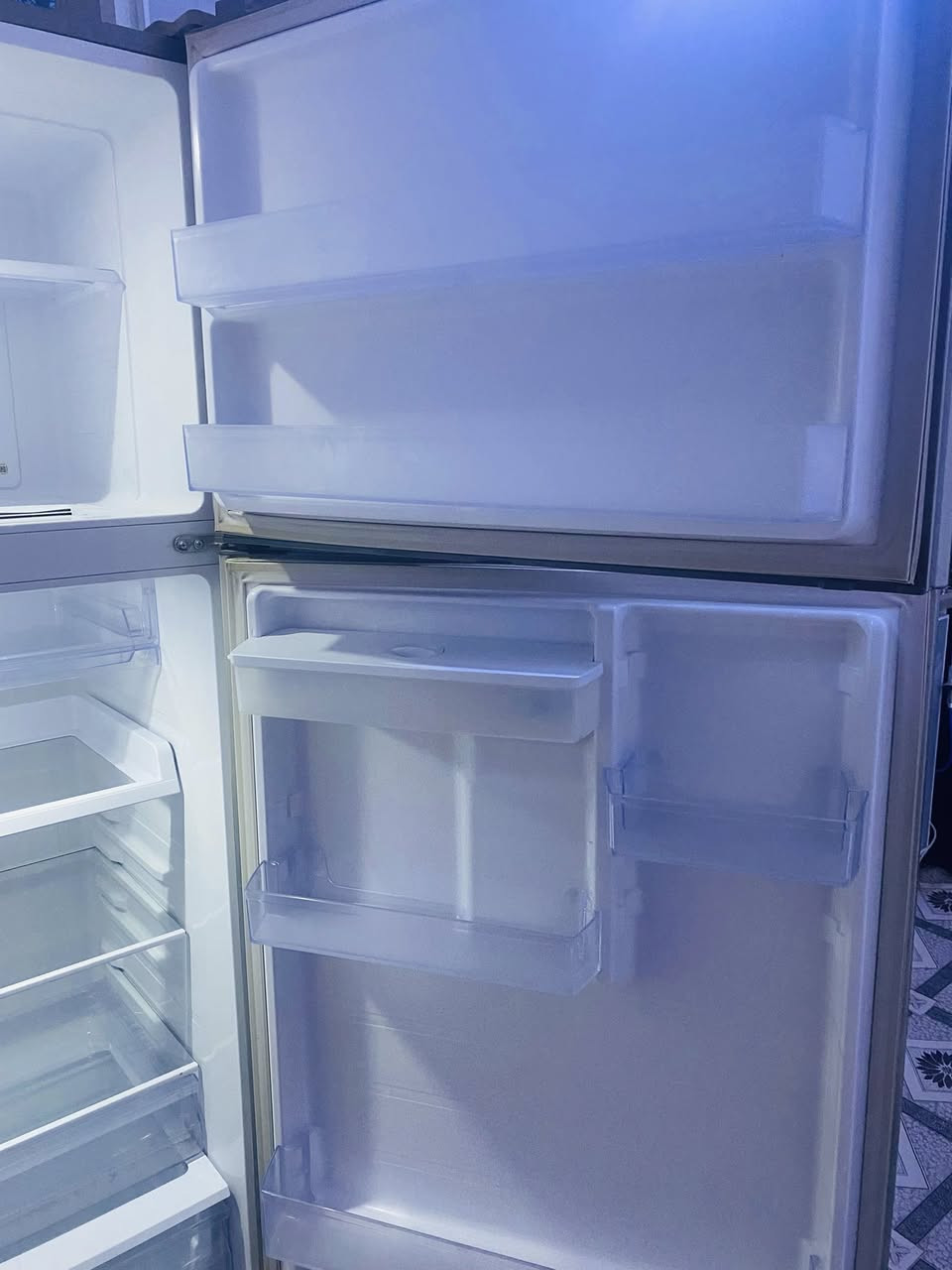 ثلاجة سامسونك تايلندي اصلي حجم 22 مستعملة لأكن نظيفة مثل ماموضحة للبيع للاستفسار متواجد وأتساب ***********
