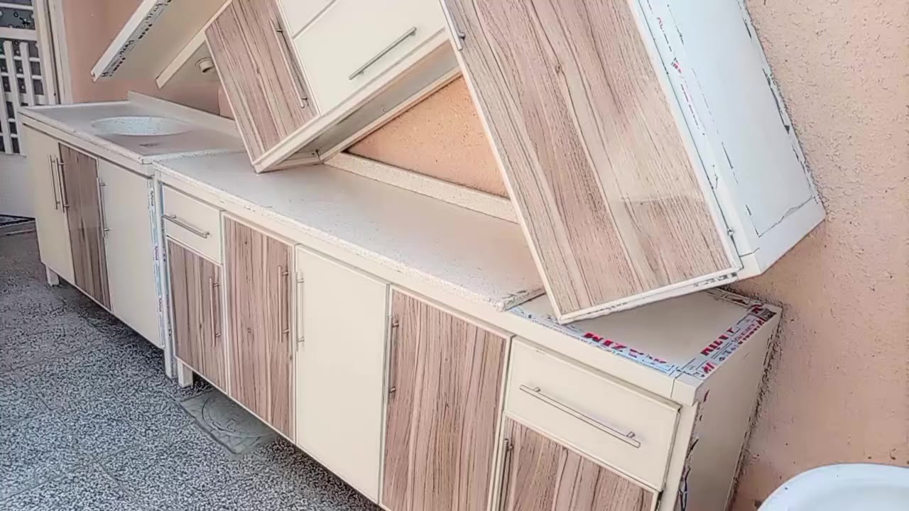 كاونتر البيع كله مرمر تزكاَم ألمنيوم محشه خشب قوي نضافه 100 بل 100  سعر ٦٥٠ قفل


**إذا كنت صاحب هذا الإعلان وتريد حذفه لأي سبب، رجاءا أرسل رسالة إلى الدعم الفني**