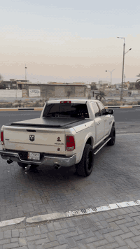 السلام عليكم دوم رام 2017 لارامي فول 
خليجي بيه صبغ جاملغ فقط اثر طخه دراجه 
سياره عليه دبل وطبلات وشمعات برفندر مرفعه 2 انج 
ويل xf 
سياره جاهزه من كلشي ومصروف هواي عليها
مكان السياره العماره 
اليعر 265$ 
*********** 
الجناي يعرف مواصفات السياره وسعر الامريكي عن الخليجي يختلف 
وتحياتي الكم 🤍
