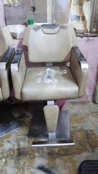 كراسي مستعمله عدد ٤ كلهن اب ٣٠٠ بغداد حي القاهره ٠٧٧٢٢٣٢٢٠٠٧