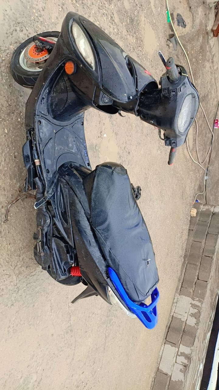 السلام عليكم
دراجه كامكو G4 للبيع او مراوس ب ماكس 
دراجه نضيفه وحلوة شلعه ومعدل خير من الله 
ما مفتوحه بلاد شرط الفحص
كهربائيات كلها شغالة 
السعر 350 وبيها مجال
راسلني خاص او واتساب او خابرني ***********
