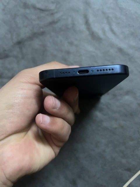 سلام عليكم 
iPhone 15 pro max 
256g 
جهاز نظيف  100‎%‎ استخدام كلش بسيط  
بطاريه 98‎%‎ 
مكاني سامراء و بغداد 