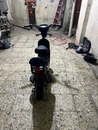 السكوتر الاحمر اللي عنده منه نتراوس اما الدراجه السوده  *🔥 دراجة شحن G...