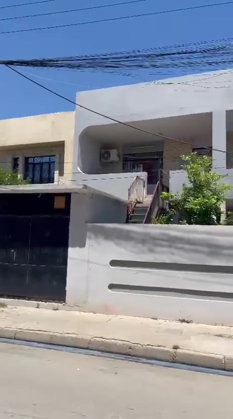 🏠 دار للـــــــبيـع 
في حي  الرفاق 
________________

المساحــــــة /٢٢٩م #طابـــــو زهور 
الواجهـــــــــة // 10    

________________
🏗️🧱#الطابــــــــــــــق #الأرضـــــــــــــي
غرفـــــــــــة ٢   وصالـــــــــــة وهـــــــــــول ومطبــــــــخ حـــــــــار وبــــــــــارد ومجـمـــــــــع صحيــــــــات ... وكراج سيارة  

🏗️🧱#الطابــــــــــــــق #الثانــــــــــــــــي
 ٢    ...  غرفه نوم وهول واستقبال  وصحيات 

_____________________

#مكتـــــــــب
           🏗️🧱العباجي الاستثمارات العقاري  🧱🏗️
#الكائــــــــــن
  حي الزهور سيتدتي الجميله #مقابل جرزات كرم #أوالإتصال 
         *********** 📞☎️📞*********** 
                           ‏‪*********** 
_____________________________________________
