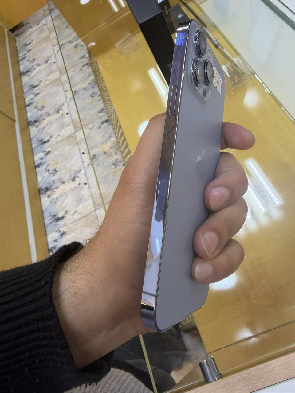 13 برو ماكس اخو الجديد
بطاريه 92 
نموذج m الاصلي
ذاكره 256 وتر بروف 
الجهاز بحالة الوكاله علحاسبه كله نورمال 
ضمان 5 ايام فحص واستعمال
نضافه 100%
السعر 🔥
710 الف
العنوان بغداد قرب علوة الرشيد 
***********
